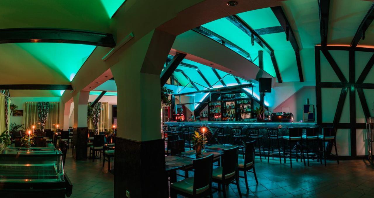 Hotel Europa Kokeltal Albesti  Экстерьер фото