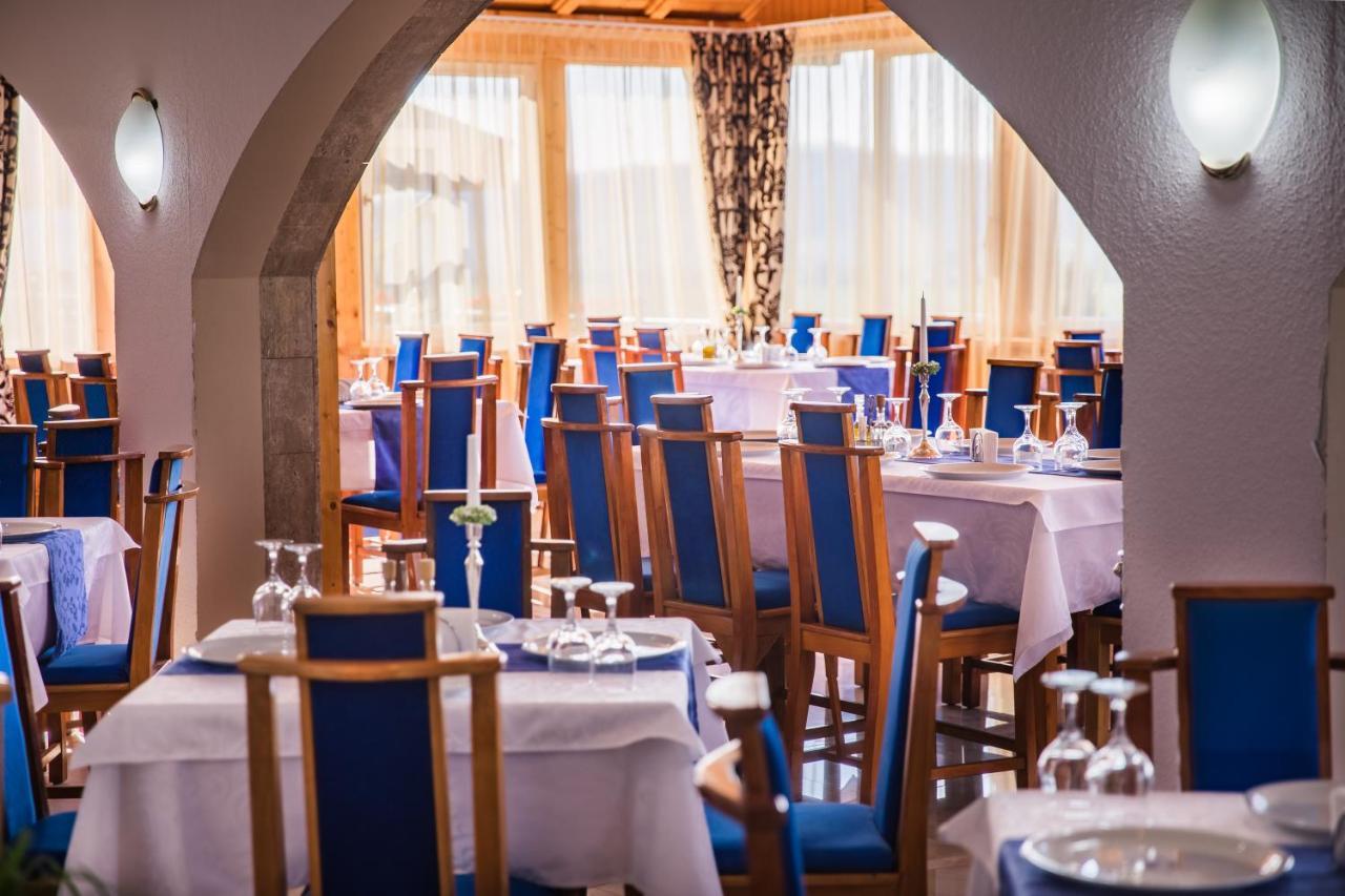 Hotel Europa Kokeltal Albesti  Экстерьер фото