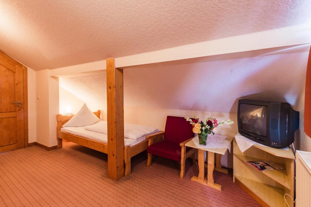 Hotel Europa Kokeltal Albesti  Экстерьер фото